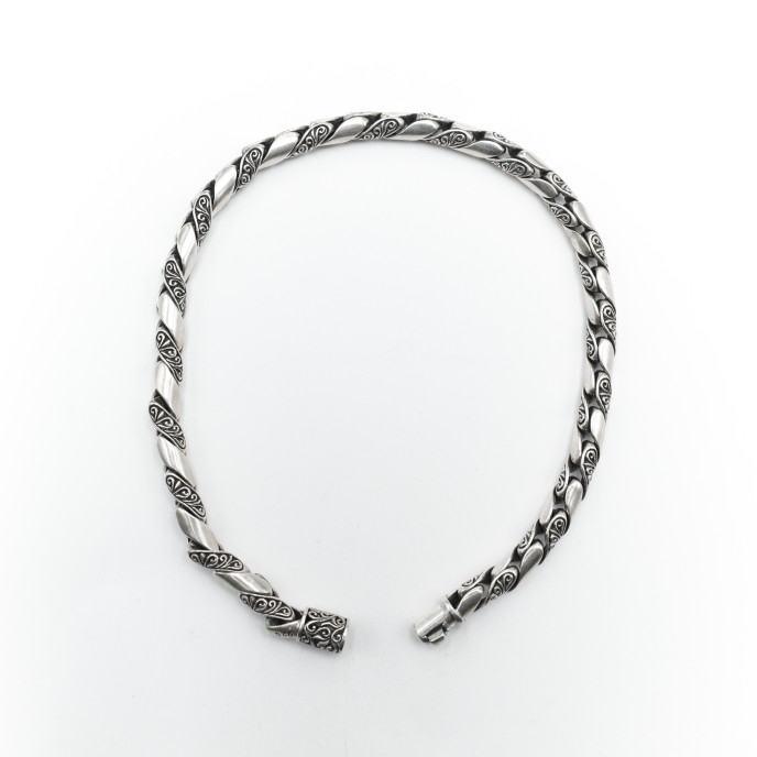 Colier tubular model crengute Argint