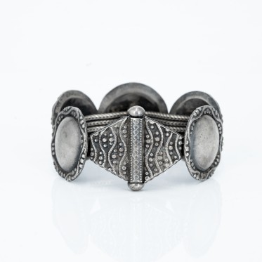 Bratara India banuti cu flori Argint