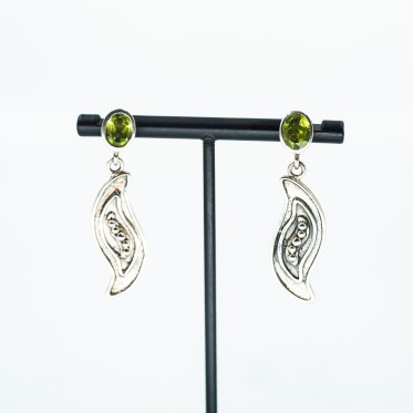 Cercei lungi petala pietre naturale Argint