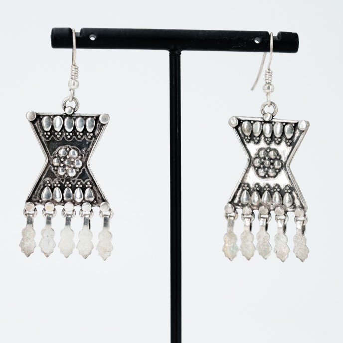 Cercei lungi tip corset Argint