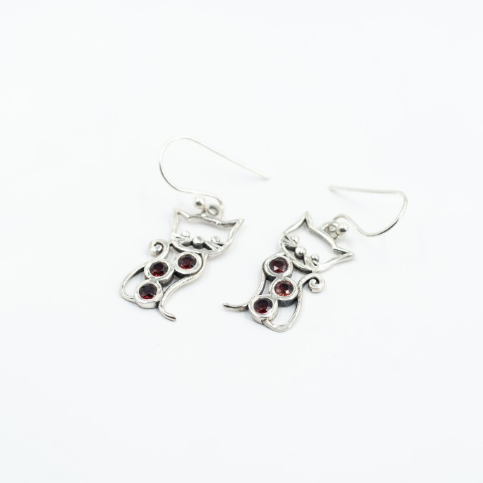 Cercei lungi pisicuta pietre naturale Argint