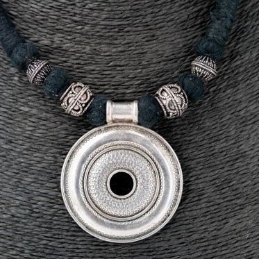 Colier textil India cerc in cerc Argint