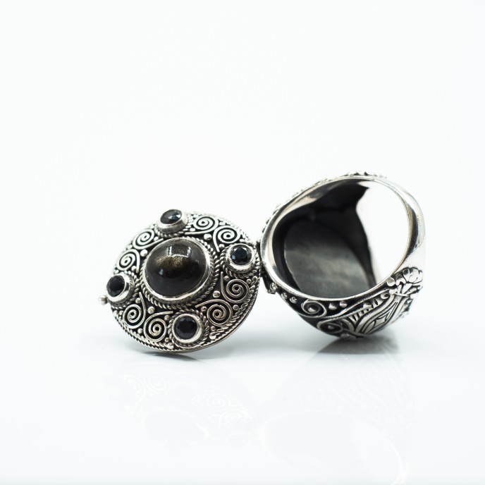 Inel rotund tip caseta 3cm diopsid Argint