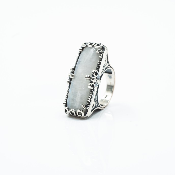 Inel dreptunghiular piatra lunii Argint