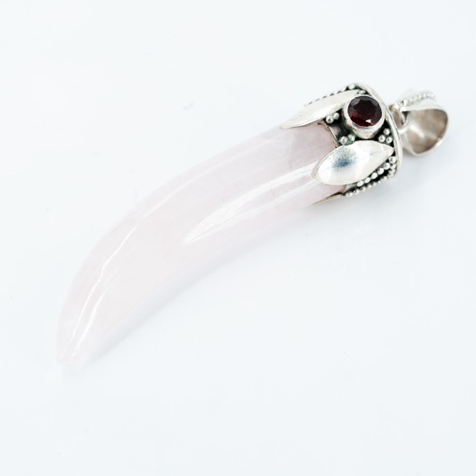 Pandantiv gheara piatra cuarz roz granat Argint