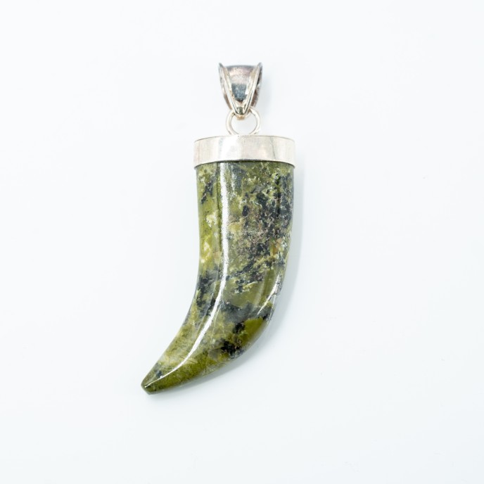 Pandantiv gheara piatra serpentin m Argint