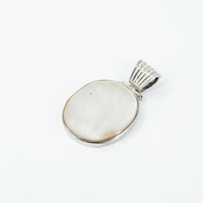 Pandantiv oval sidef anou dungi Argint