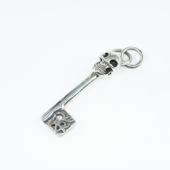 Pandantiv cheie cap de mort Argint