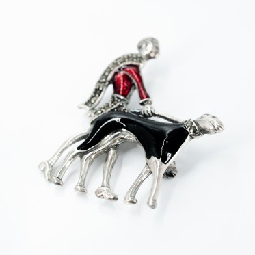 Brosa ogar cu stapan Argint