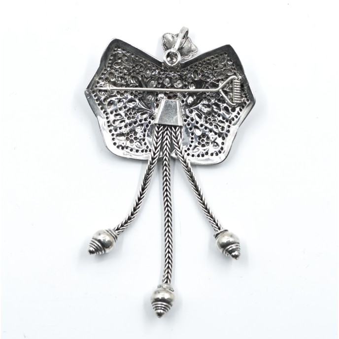 Brosa model fundita cu ciucuri Argint