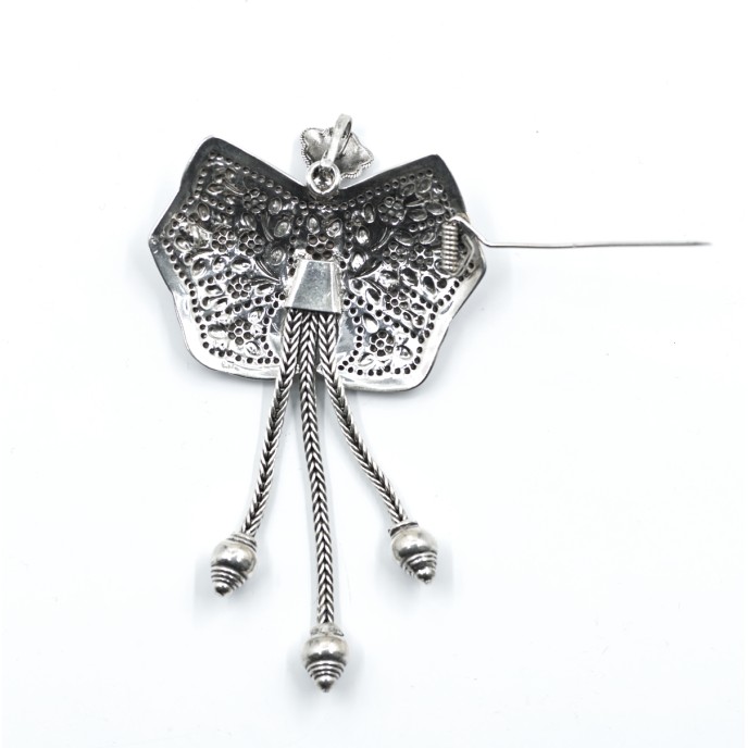 Brosa model fundita cu ciucuri Argint
