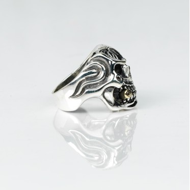Inel craniu fumator inrait Argint
