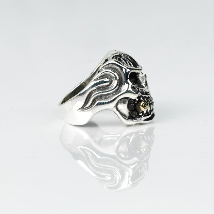 Inel craniu fumator inrait Argint