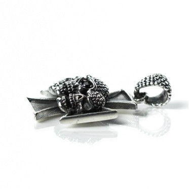 Pandantiv cruce trei cranii Argint