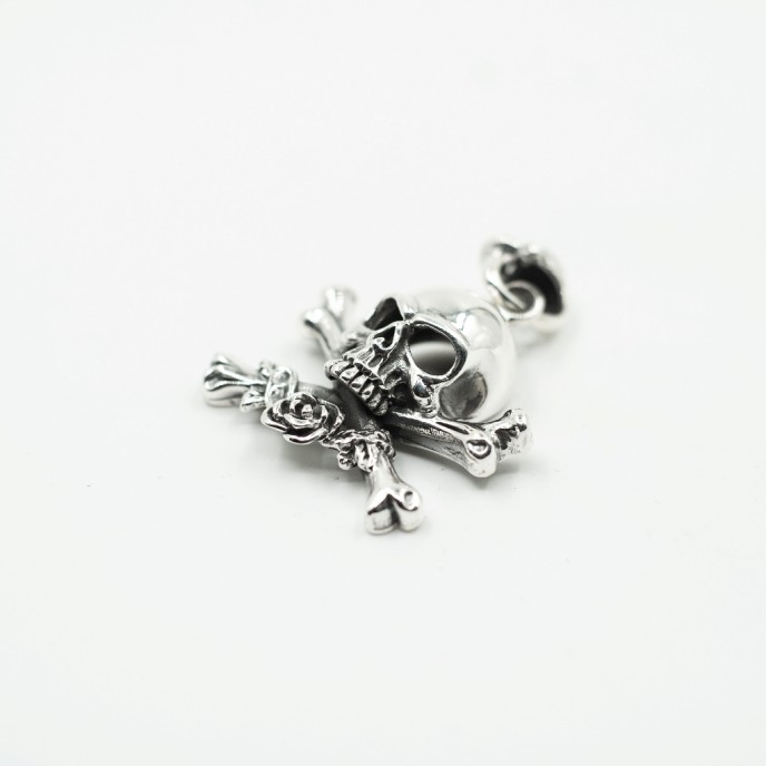 Pandantiv craniu oase in cruce.roza Argint