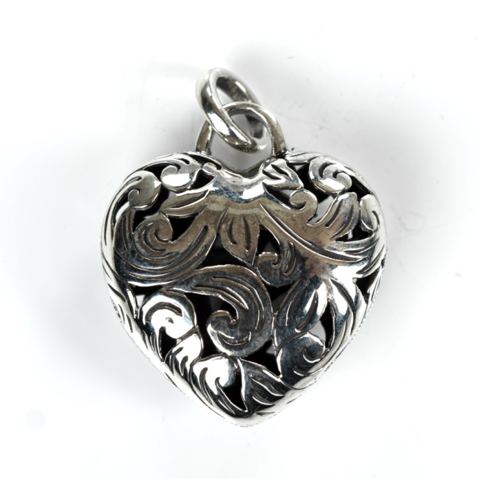 Pandantiv caseta inima petale m Argint