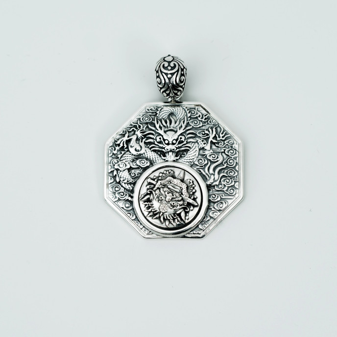 Pandantiv hexagonal dragon si gigant Argint