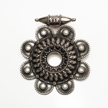 Pandantiv India floare sidef Argint