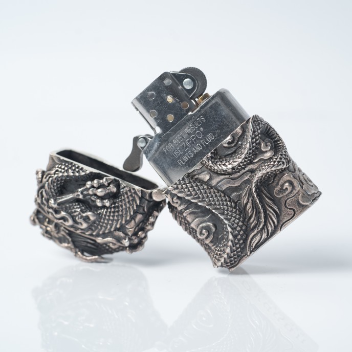 Bricheta Zippo dragon incolacit Argint