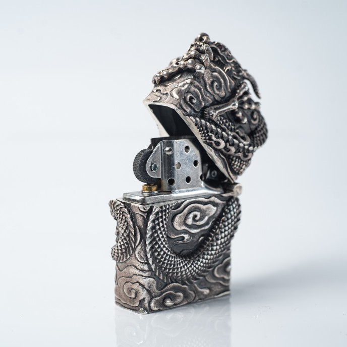Bricheta Zippo dragon incolacit Argint