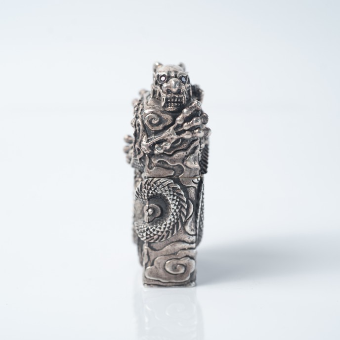 Bricheta Zippo dragon incolacit Argint