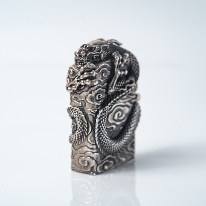 Bricheta Zippo dragon incolacit Argint