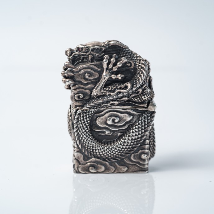 Bricheta Zippo dragon incolacit Argint