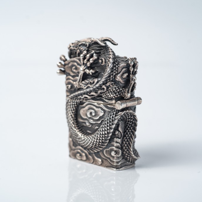 Bricheta Zippo dragon incolacit Argint