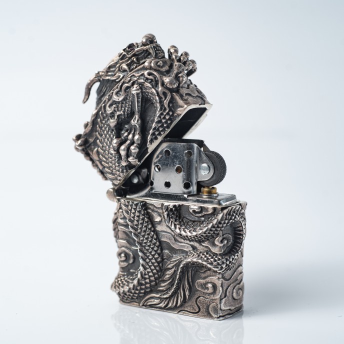 Bricheta Zippo dragon incolacit Argint