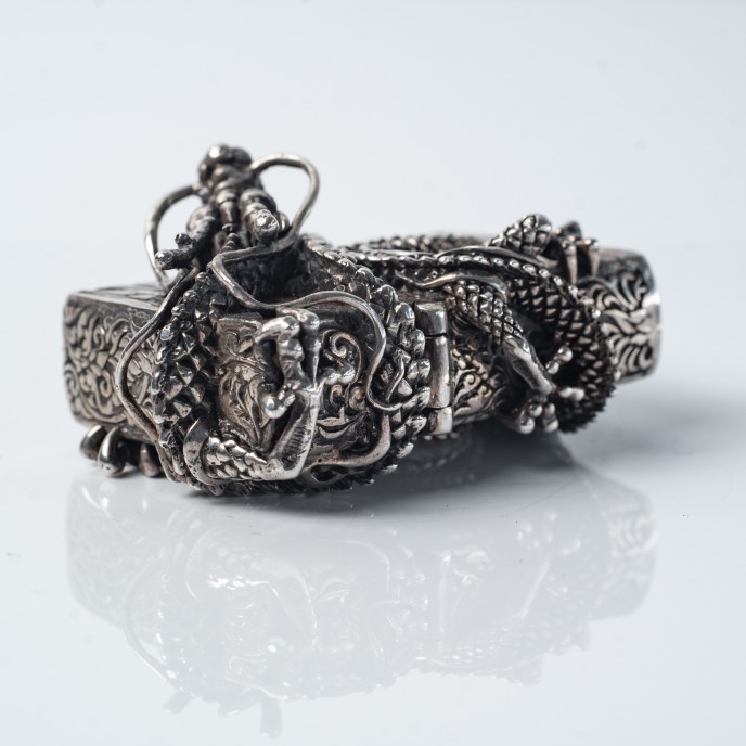 Bricheta Zippo dragon incolacit l Argint