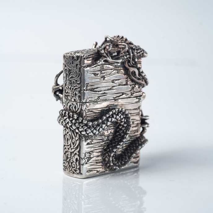 Bricheta Zippo dragon incolacit l Argint