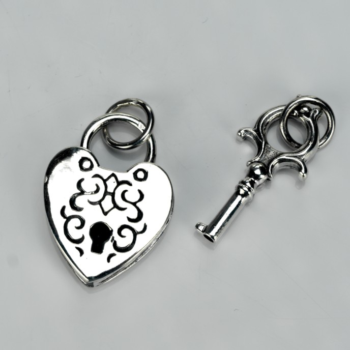 Pandant gotic lacat inima cheita Argint