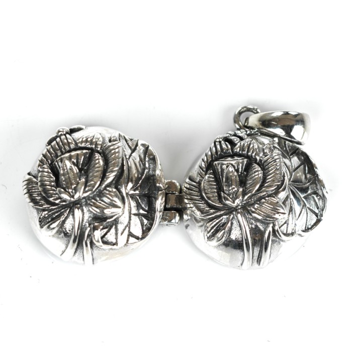 Pandantiv bila caseta floare lotus.L Argint