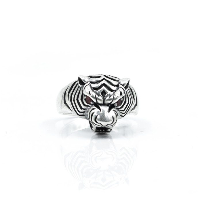 Inel tigru s c.z.rosu Argint