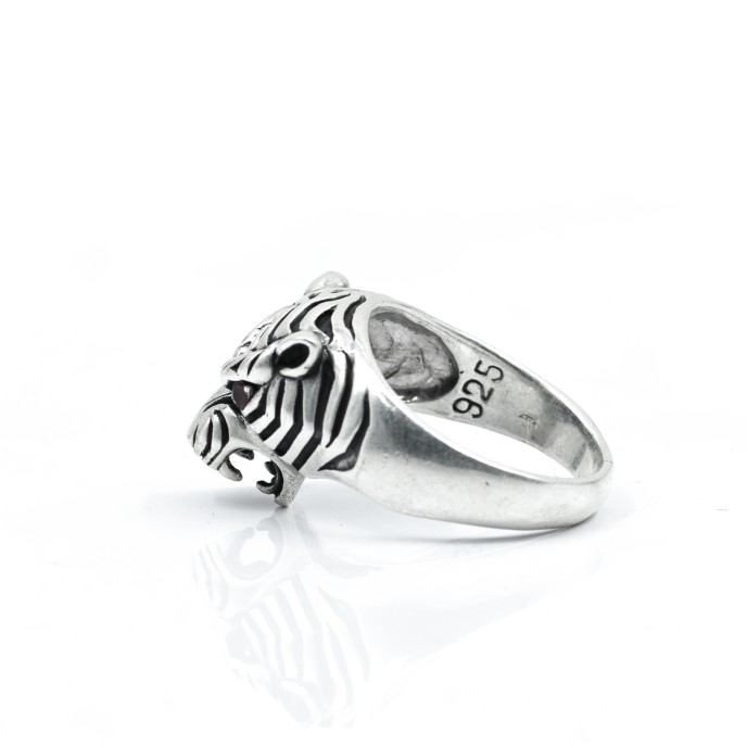 Inel tigru s c.z.rosu Argint