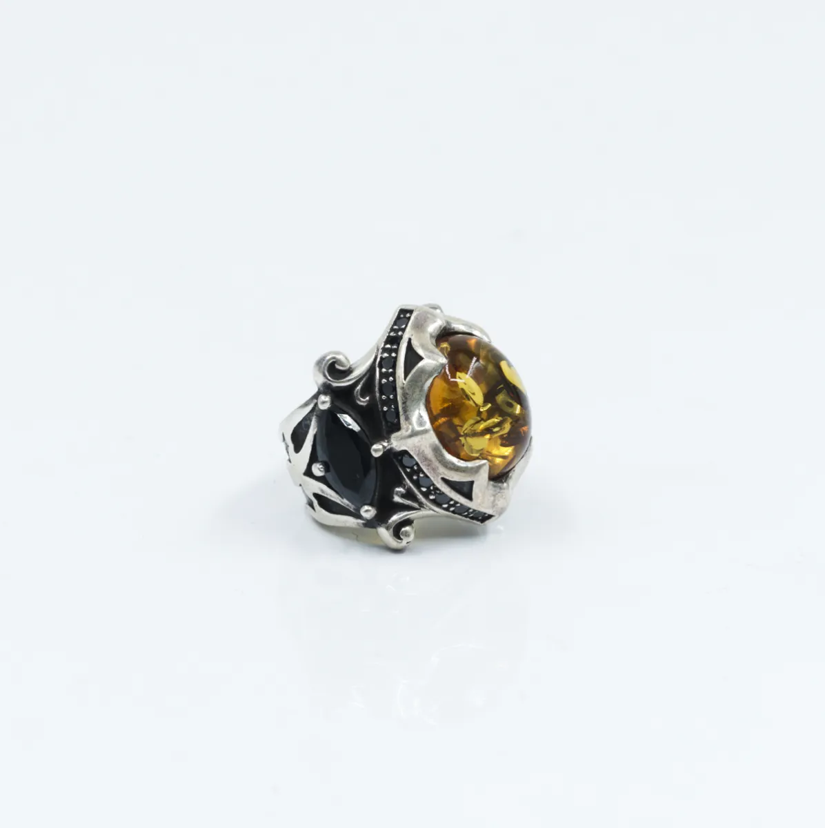 Inel gotic chihlimbar onix Argint