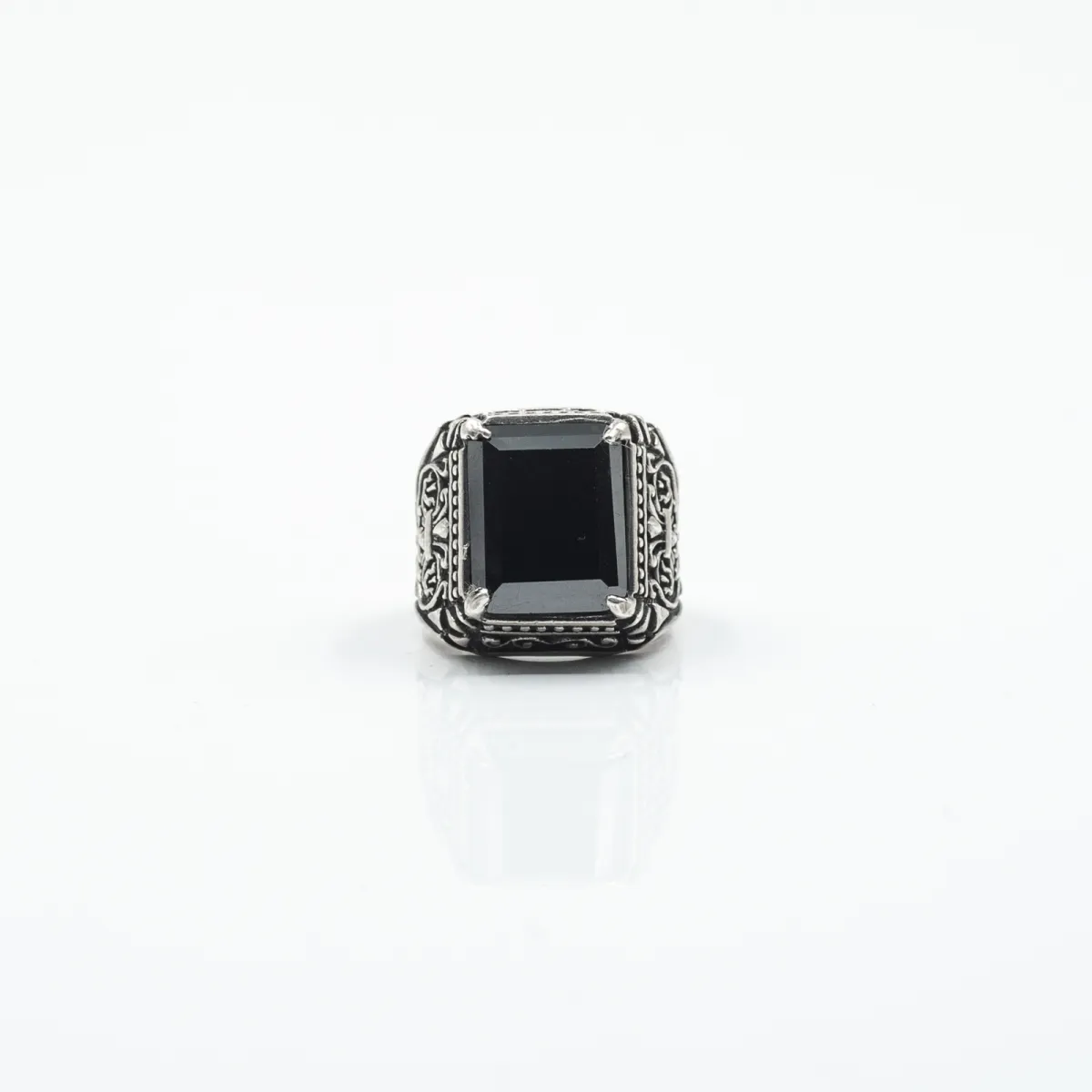 Inel dreptunghiular model gotic cz.negru Argint