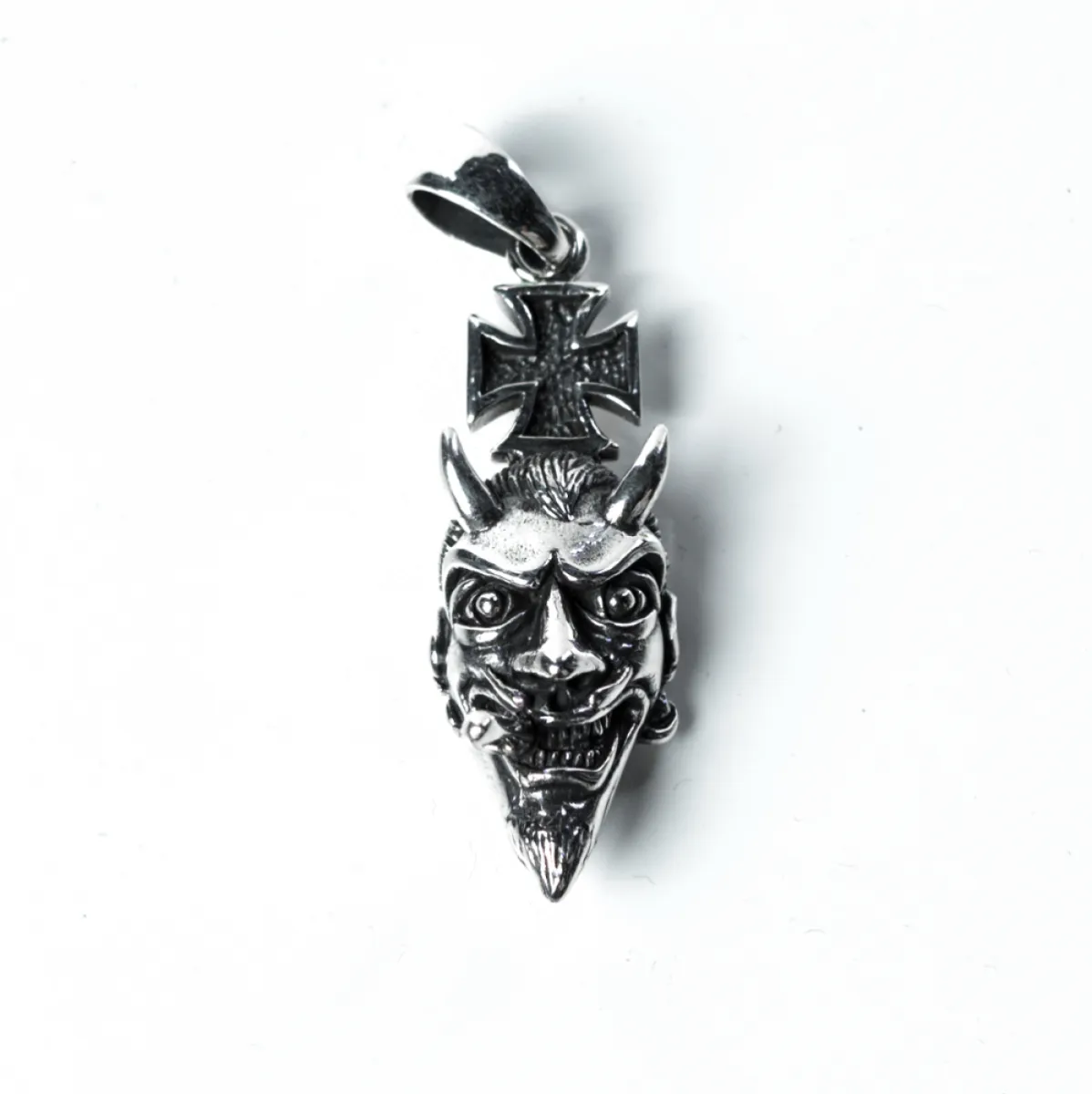 Pandantiv craniu Lucifer cruce Argint