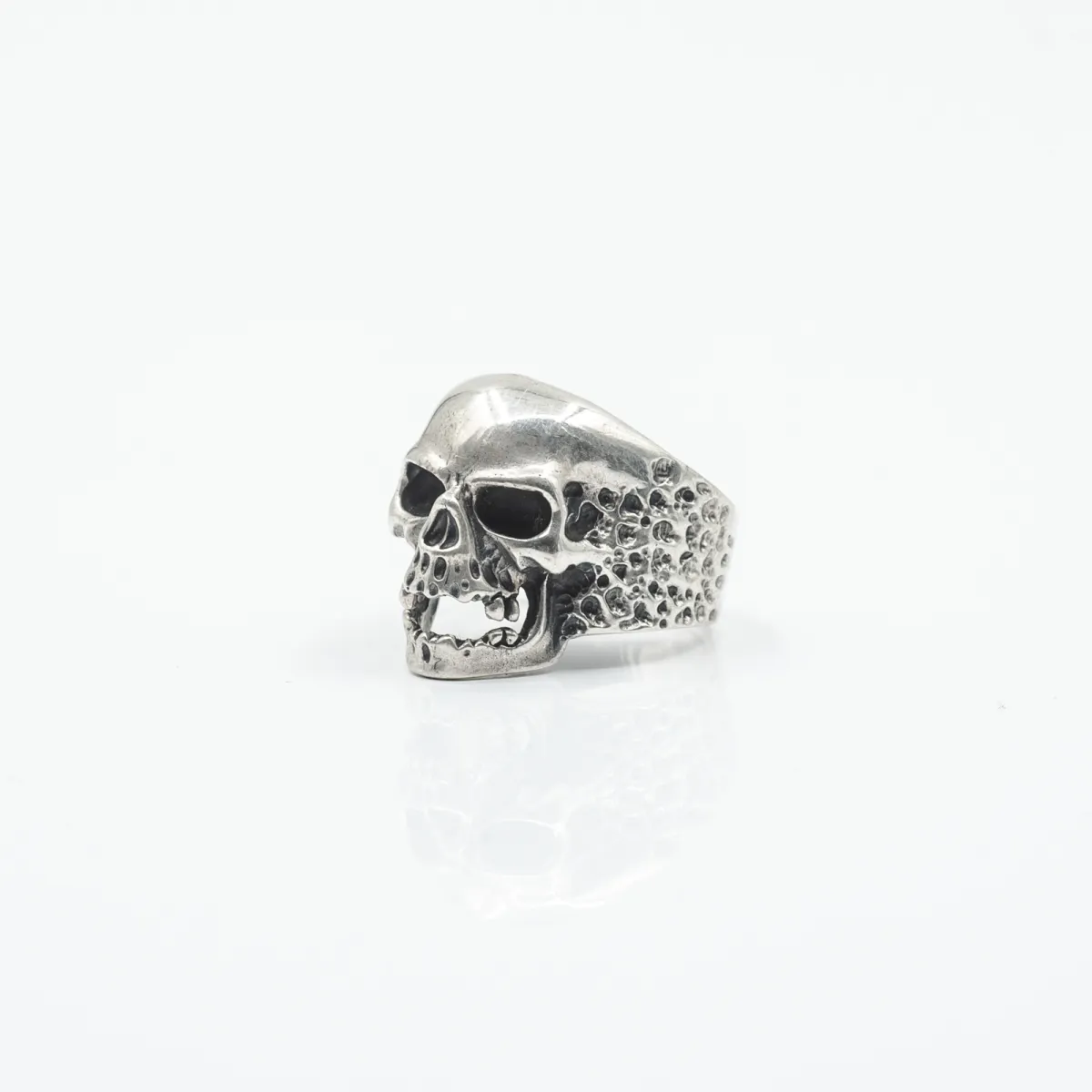 Inel craniu hammered Argint