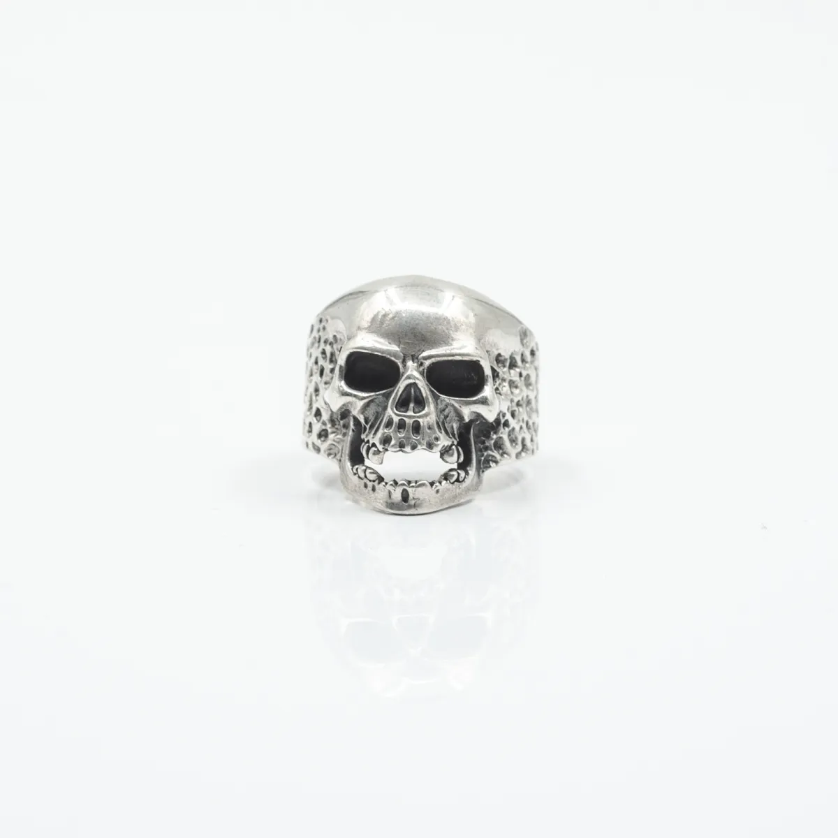 Inel craniu hammered Argint