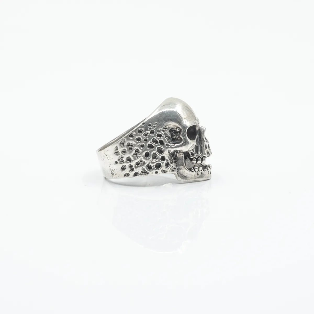 Inel craniu hammered Argint
