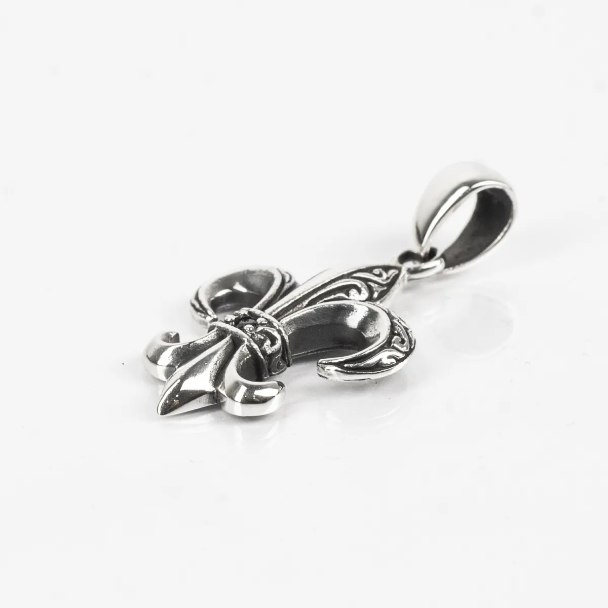 Pandantiv fleur de lys broderie s Argint
