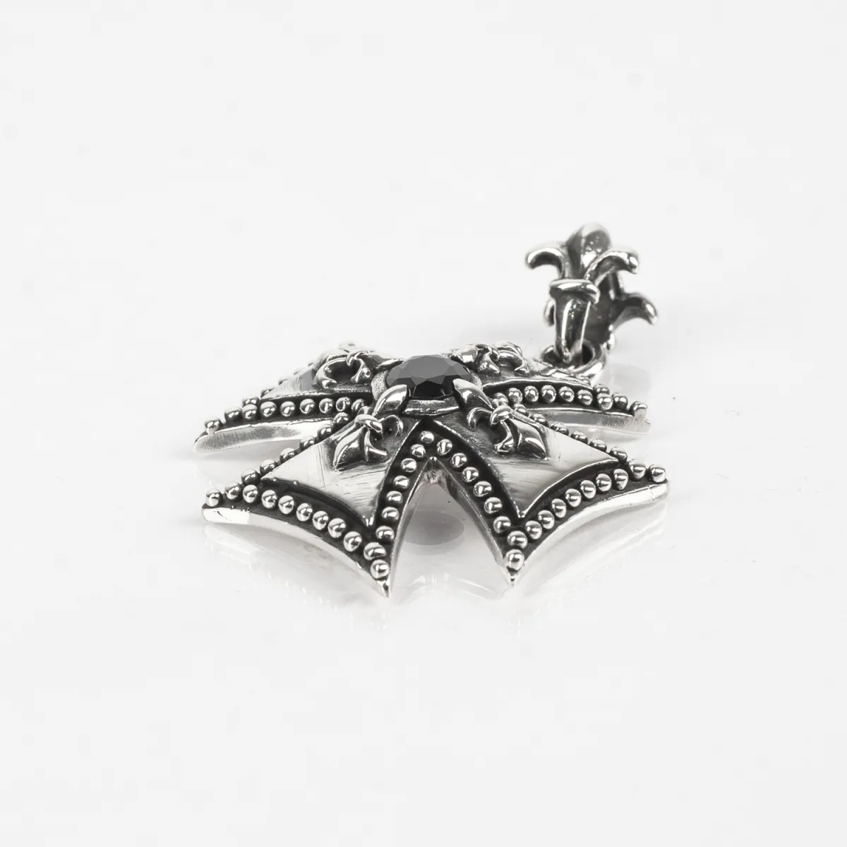 Pandantiv cruce gotica fleur de lys Argint