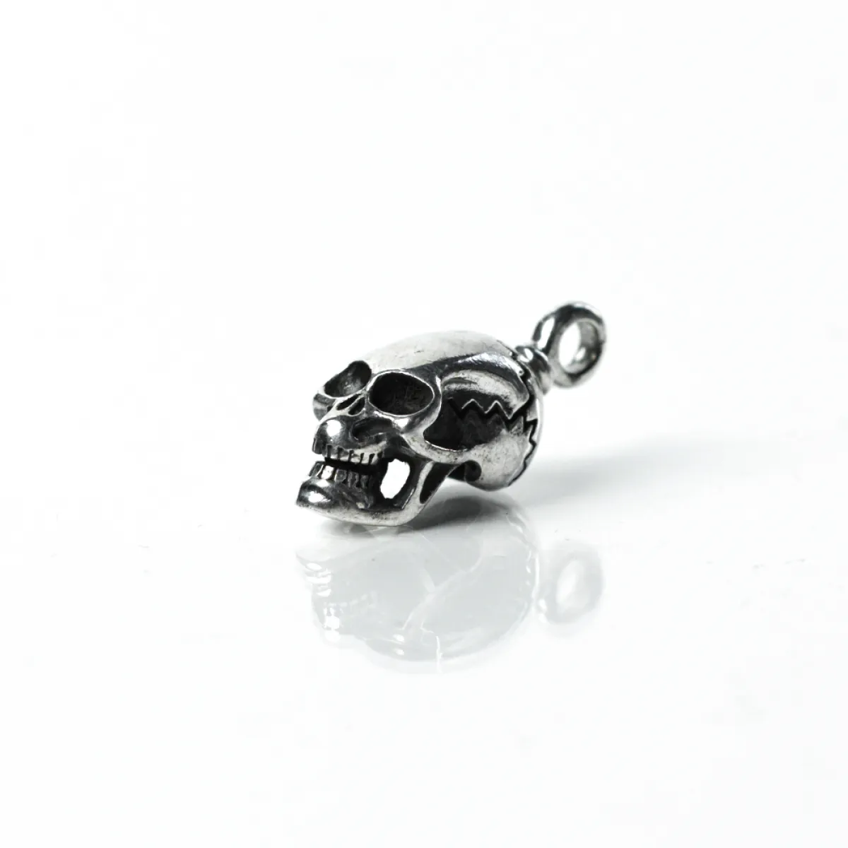 Pandantiv cap de mort lunguiet Argint