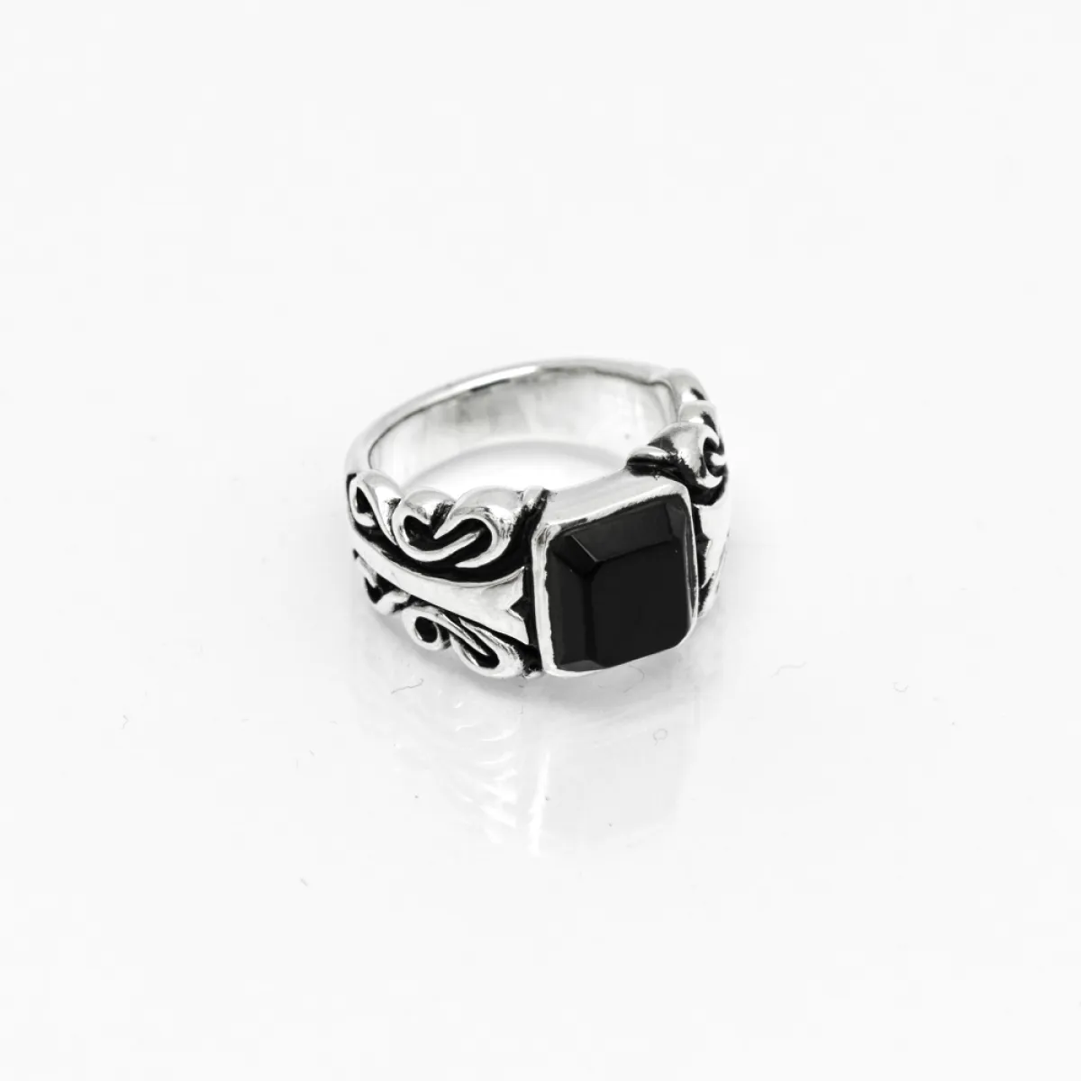 Inel gotic piatra patrata neagra Argint