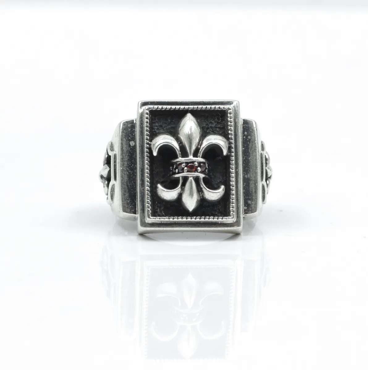Inel dreptunghiular Fleur de Lis c.z.rosu Argint