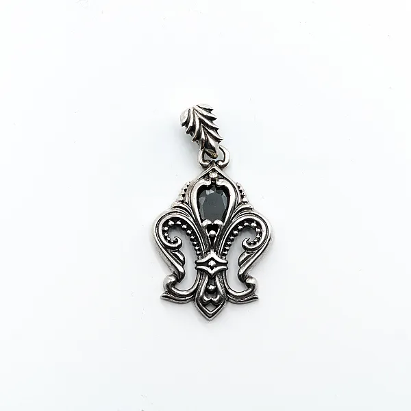 Pandantiv gotic Fleur de Lys c.z.negru Argint