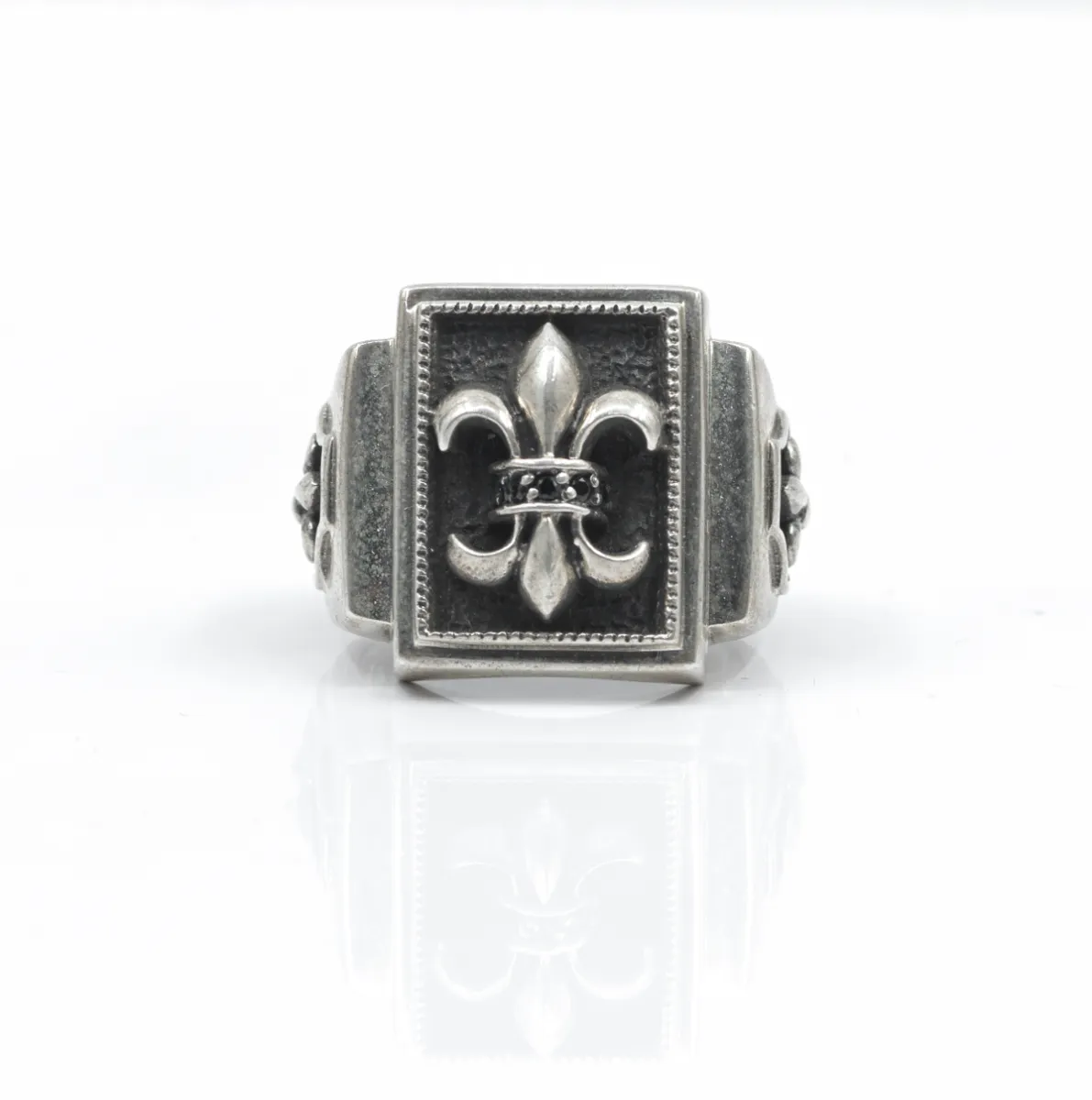 Inel dreptunghiular Fleur de Lis c.z.negru Argint