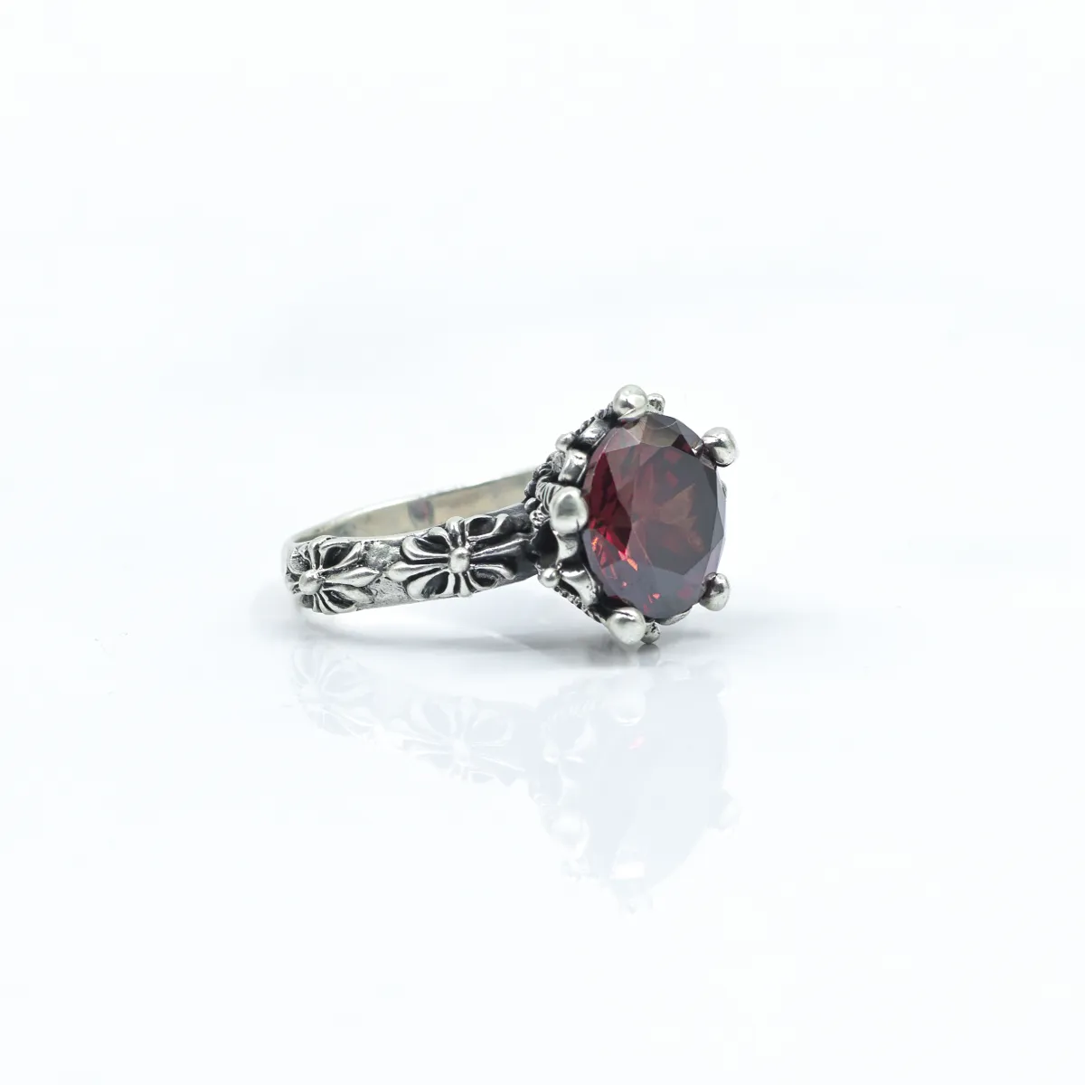 Inel solitaire coroana c.z rosu Argint