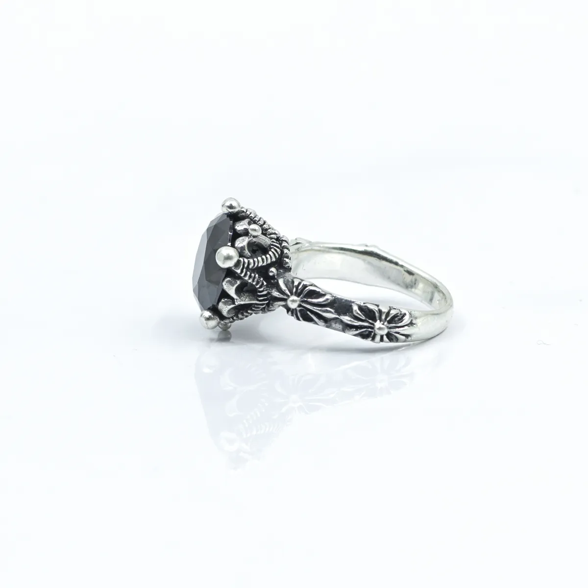 Inel solitaire coroana c.z negru Argint